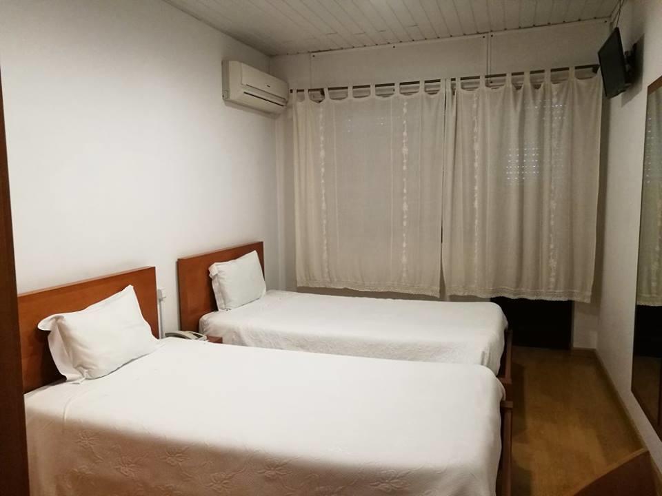 Hotel Pensão Aliança à Guarda Extérieur photo